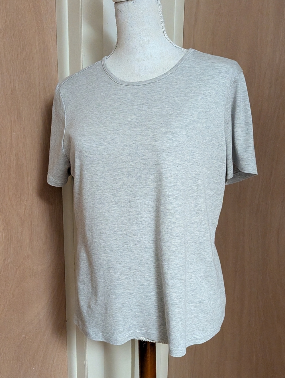 LL Bean Women’s Gray Crewneck T-Shirt Size Large Soft Cotton Blend Basic Tee
